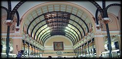 Vue panoramique: Poste centrale - Saigon (133Ko)