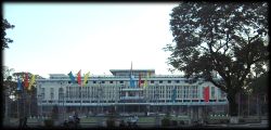 Vue panoramique: Ancien palais prsidentiel - Saigon (227Ko)