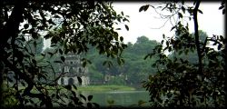 Vue panoramique: Lac de l'pe restitue - Hanoi (54Ko)