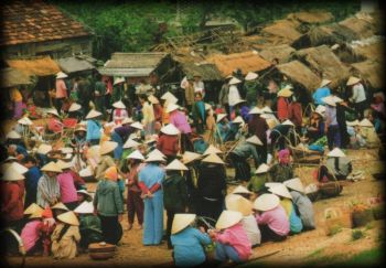 Le march au village